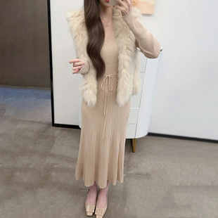 高雅之美醋酸羊绒羊毛柔软垂感针织连衣裙女秋冬款U领收腰打底裙