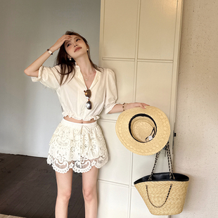 南法度假棉系刺绣衬衫半裙短款V领海边夏季新款蕾丝衬衣短裙套装