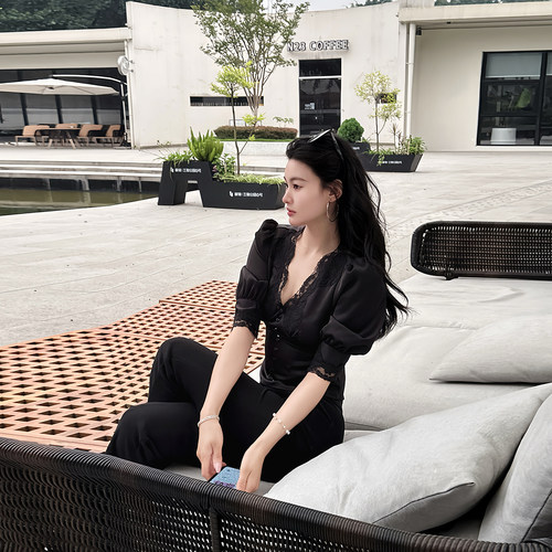 「韩女氛围」好质感仿醋酸蕾丝边泡泡袖收腰V领显瘦上衣夏衬衫