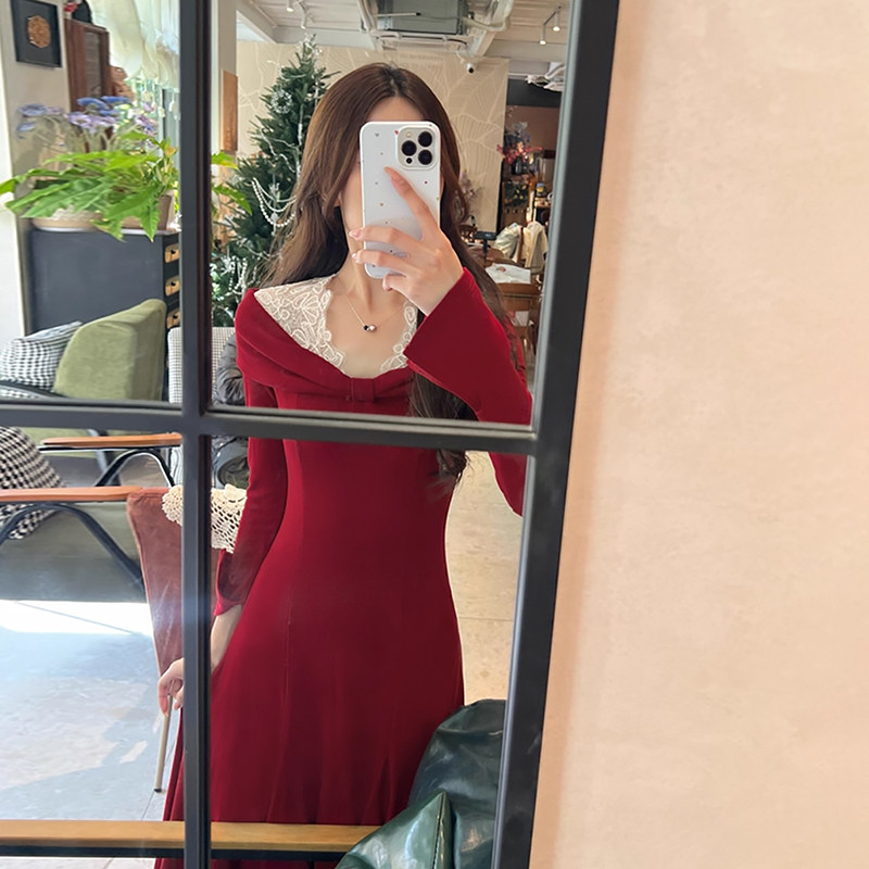 红色新年战袍法式针织连衣裙秋冬蕾丝一字肩生日千金长裙加绒加厚