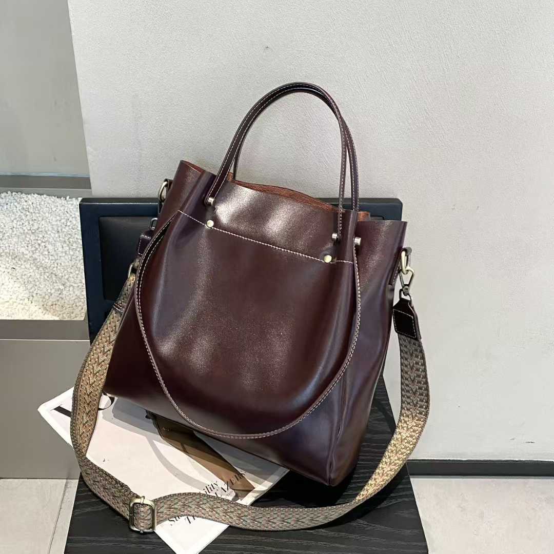 普洛克正品百搭斜挎水桶包真皮大容量植鞣软头层牛皮单肩手提包潮