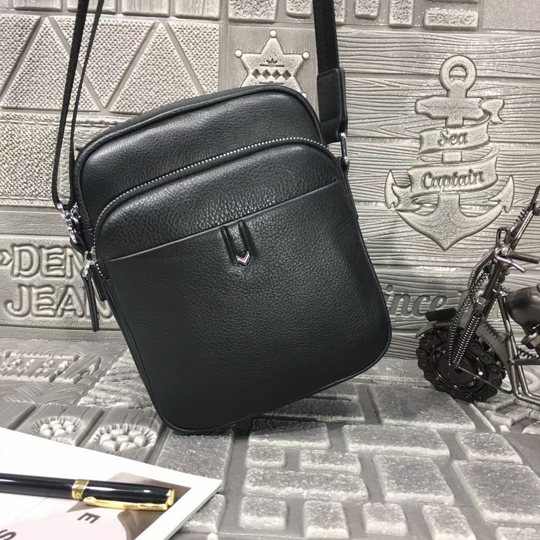 普洛克新款皮男包单肩斜挎包头层牛皮小挎包休闲男士真皮包小背包
