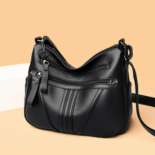 真皮撞色新月大容量通勤女包