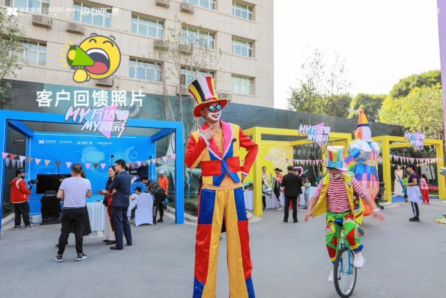 高跷小丑服魔术小丑服装高质量可变鸽子伞扇小丑裤高端面料燕尾服