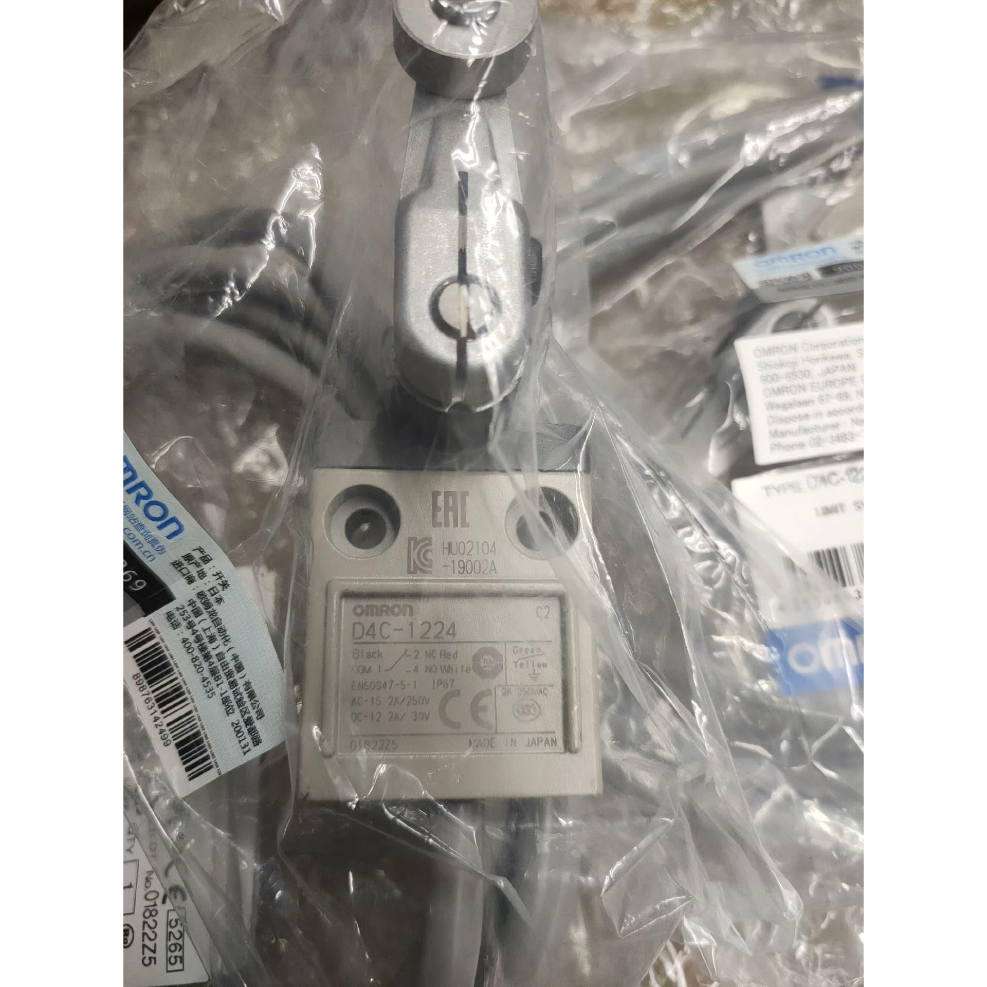 OMRON限位开关D4C-1224带线行程开关