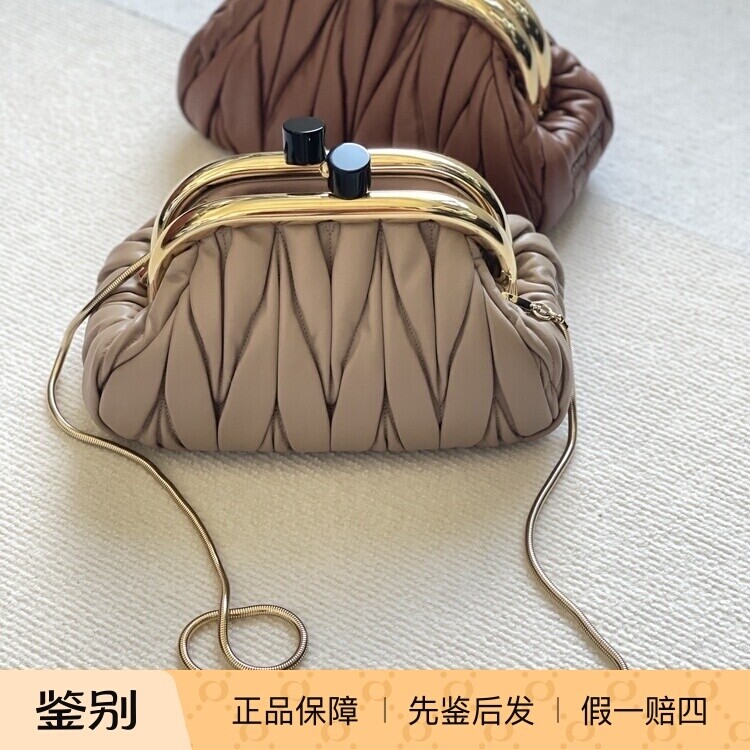 【 现货折扣】miu miu 云朵蛙口包 斜挎包