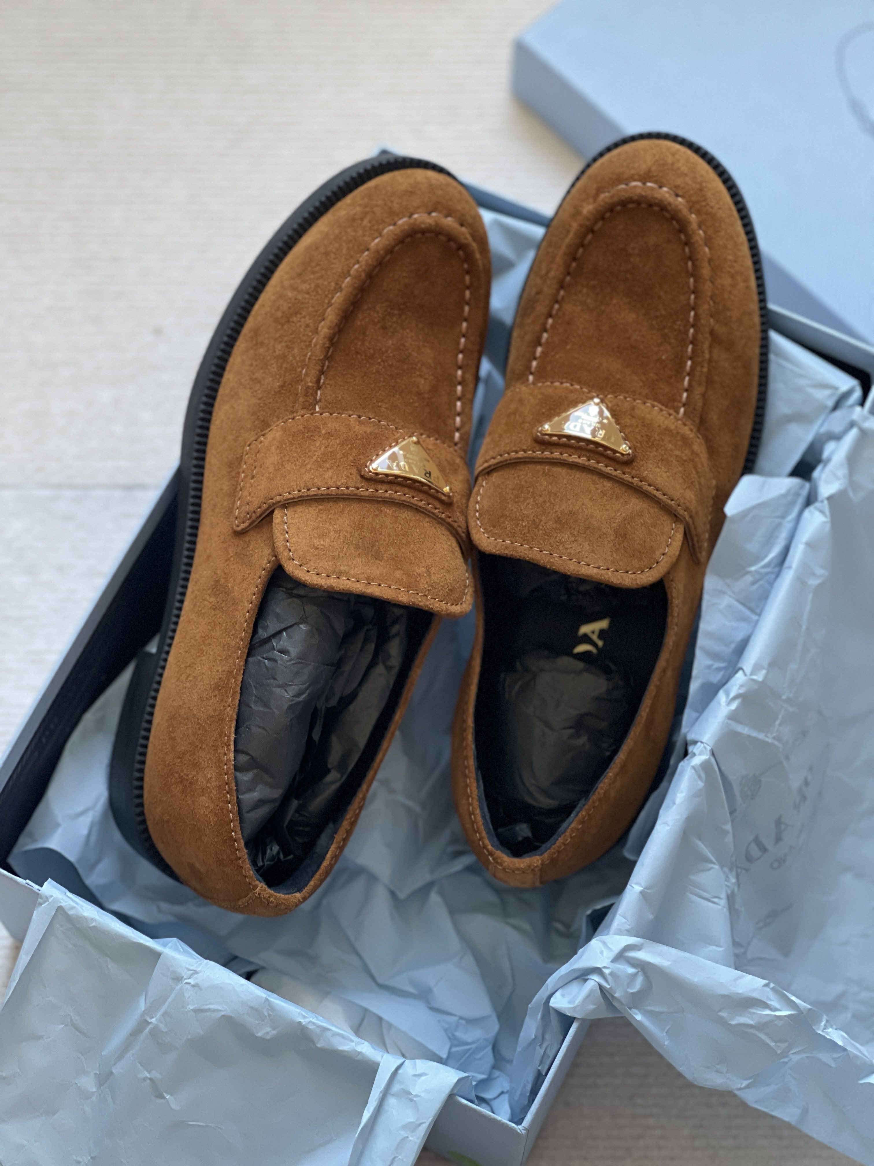 【 现货折扣】 Prada 25S经典款 麂皮乐福鞋