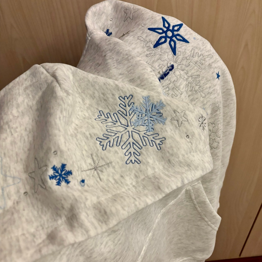 小众设计感雪花刺绣连帽卫衣