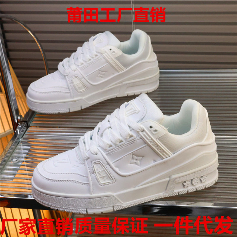 欧美轻奢女鞋摩擦声情侣面包鞋男情侣休闲板鞋2026增高刺绣小白鞋