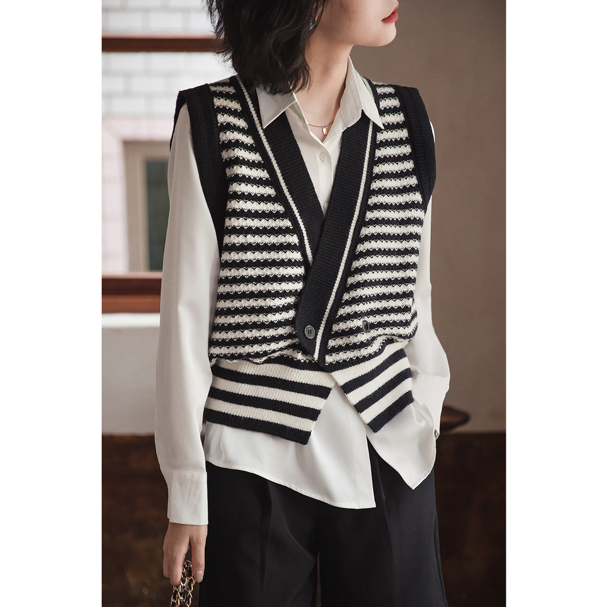 弥古v领黑白条纹针织马甲女春秋叠穿毛衣背心无袖马夹不规则上衣