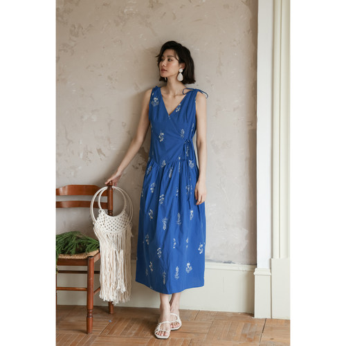 蓝色v领刺绣背心裙女舒适