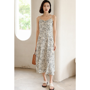 弥古碎花吊带连衣裙女夏季显瘦法式度假裙子高级感三亚海边沙滩裙