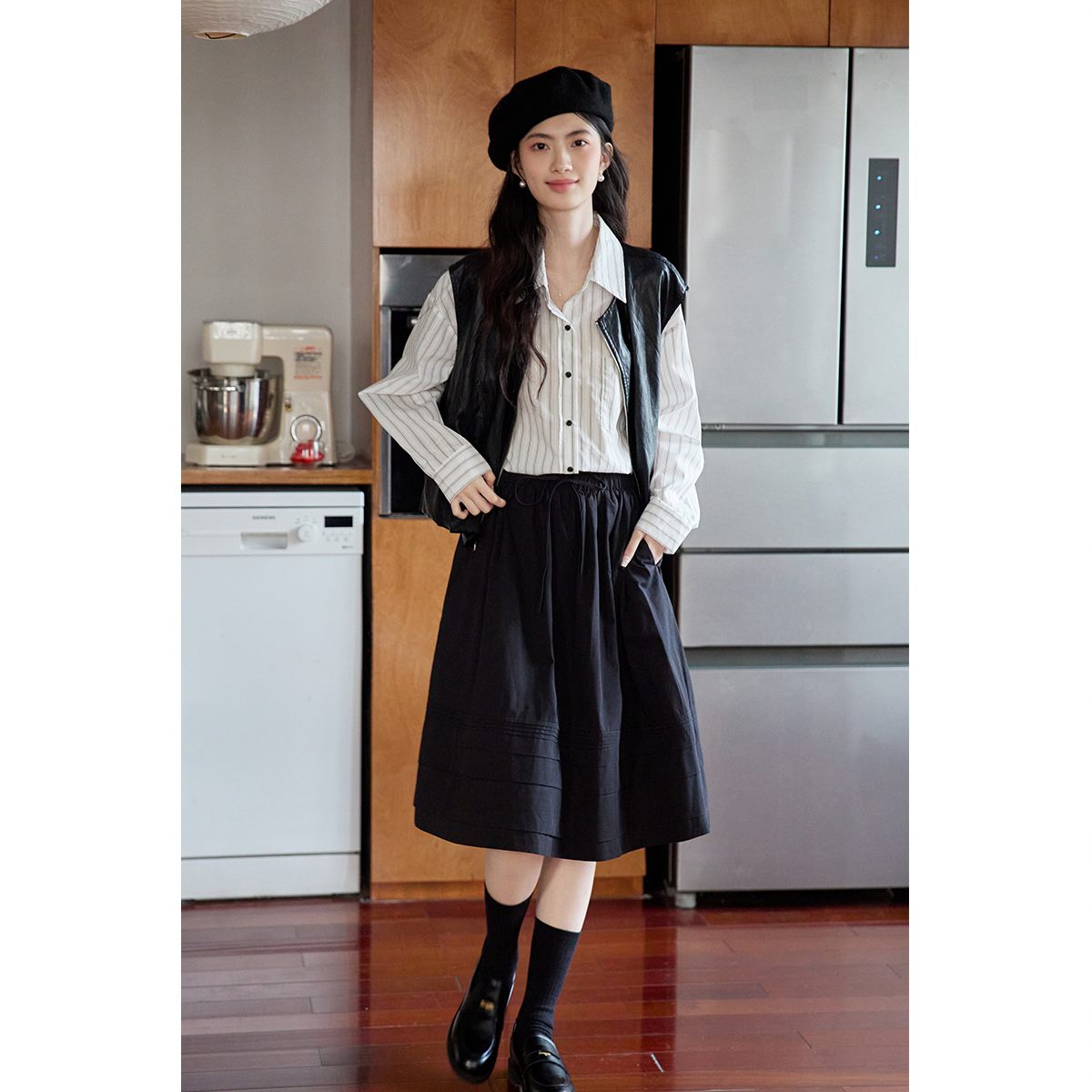 弥古黑色短裙半身裙女高级感赫本风法式a字半裙2025春秋新款裙子