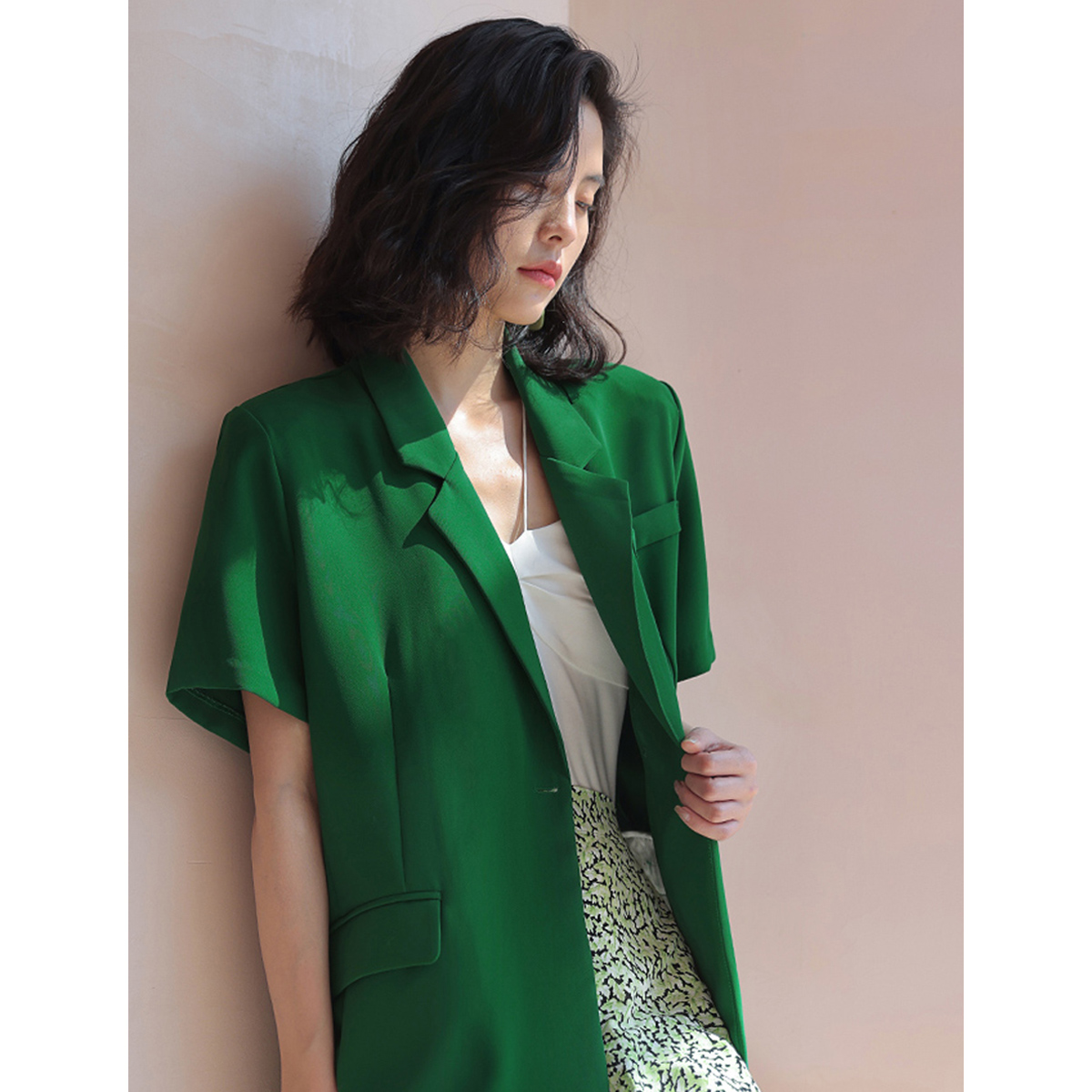 弥古夏季绿色西装外套高级感短袖薄款西服小众设计感休闲上衣女士