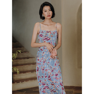 弥古法式油画连衣裙高级感碎花吊带裙女夏三亚沙滩裙海边度假裙子