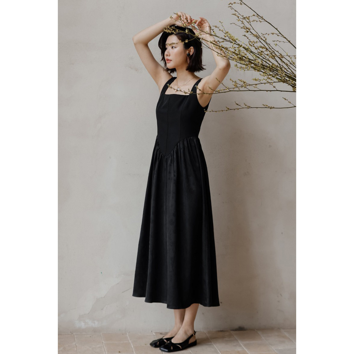 弥古黑色吊带连衣裙女高级感提花气质小黑裙夏季内搭打底修身长裙
