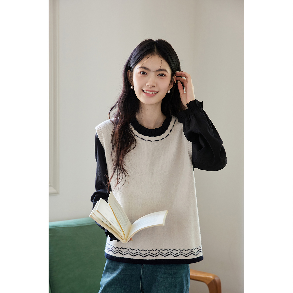 弥古圆领针织马甲女2025新款春秋叠穿宽松撞色无袖背心上衣高级感