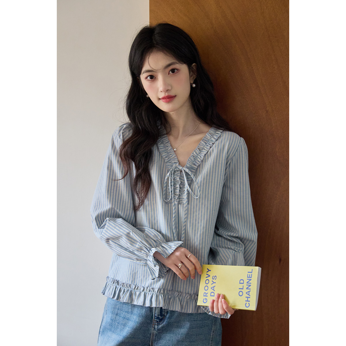 【含亚麻】弥古法式木耳边蓝色条纹衬衫女春秋长袖v领泡泡袖衬衣