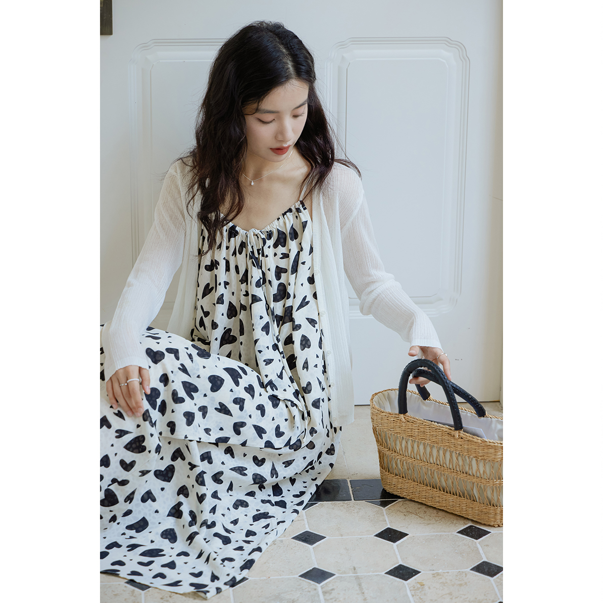 弥古黑色碎花吊带裙高级感海边度假连衣裙女2025夏宽松沙滩裙长裙