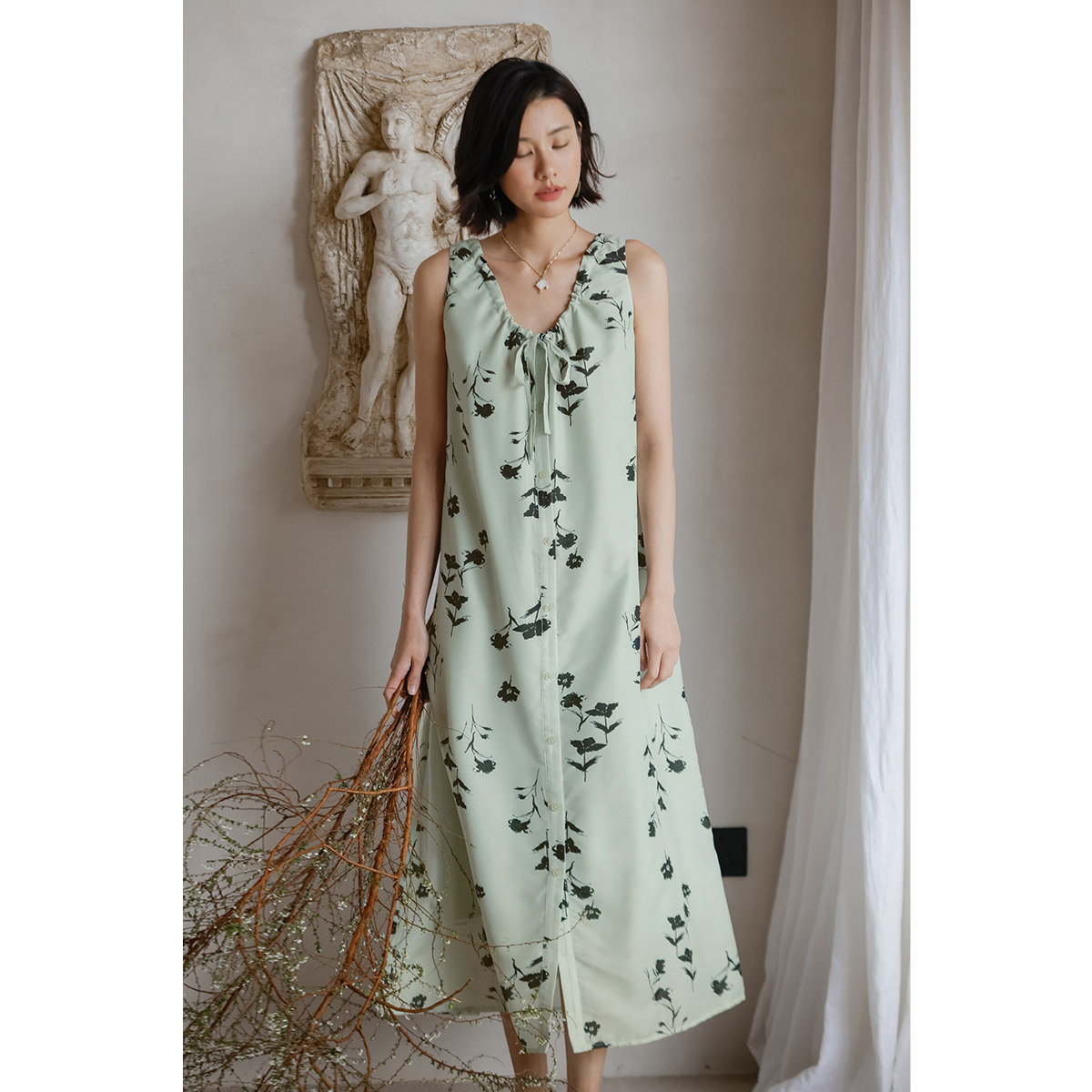 弥古夏季背心裙v领宽肩带吊带碎花连衣裙女夏宽松海边度假沙滩裙