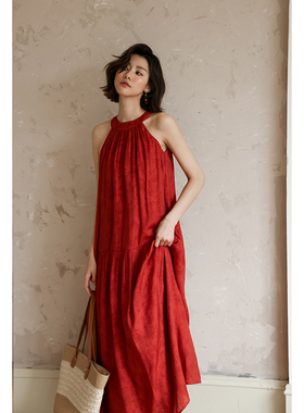 弥古红色吊带挂脖连衣裙女2025新款夏季高级感宽松海边度假沙滩裙