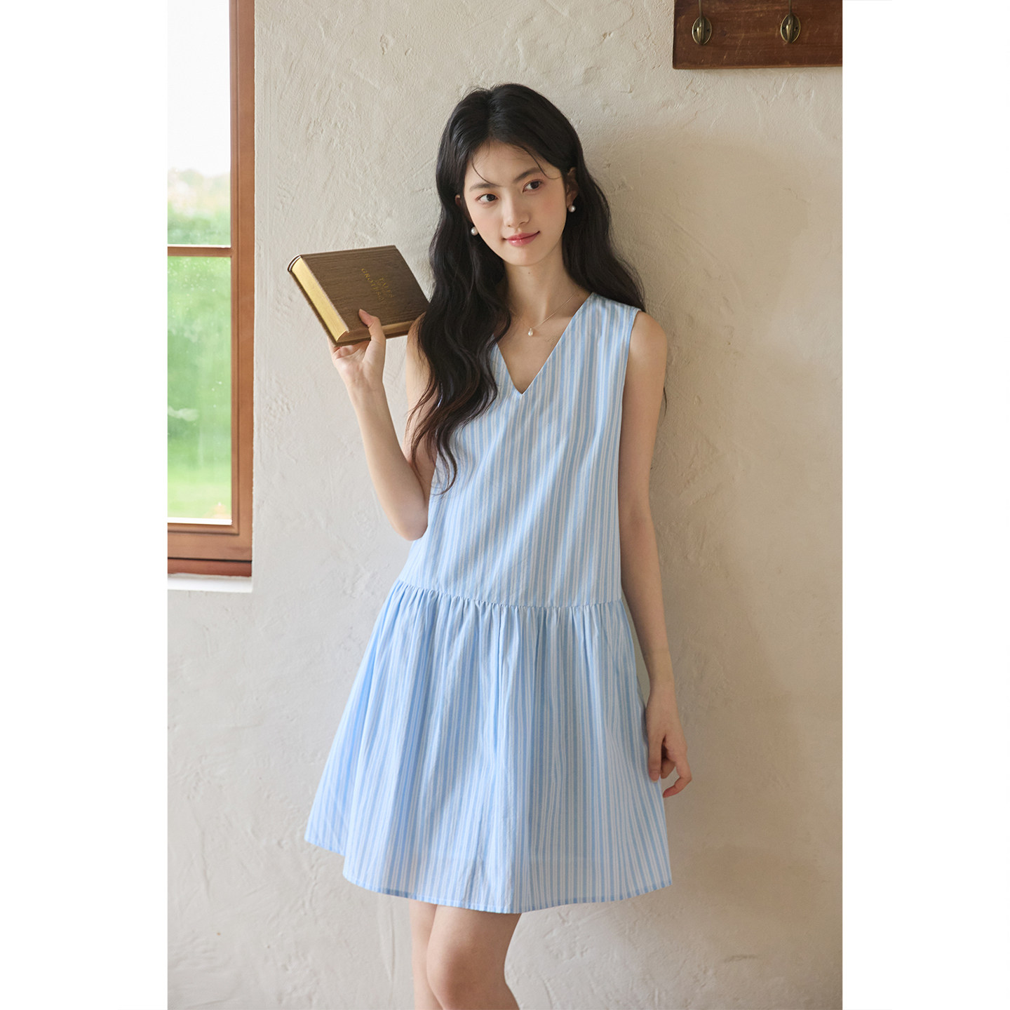 弥古蓝色条纹短款连衣裙女士短裙2026夏季小个子v领背心裙高级感