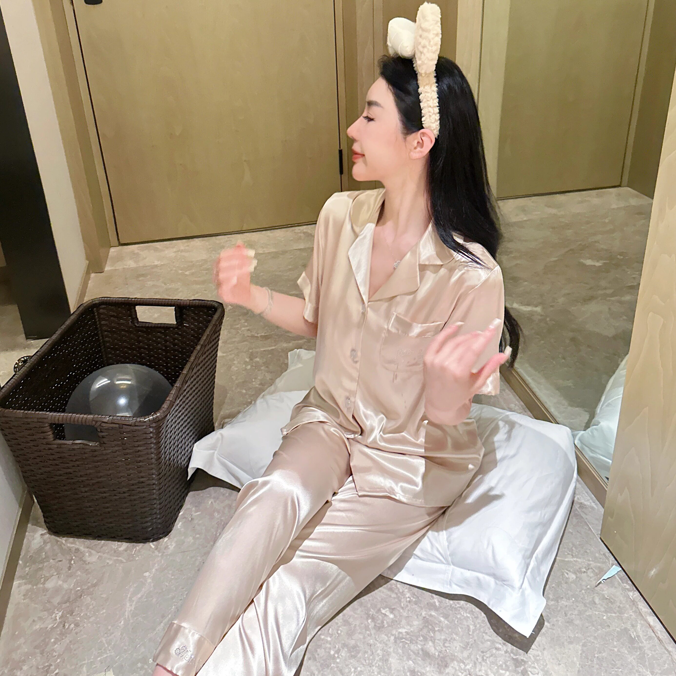 2026新款香槟色冰丝睡衣套装女士翻领短袖长裤宽松显瘦凉感居家服