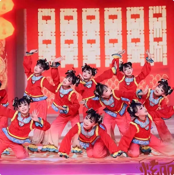 六一泥娃闹春韵儿童喜庆群舞演出服福娃闹春表演服红色民族表演服