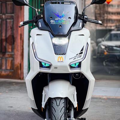 888五羊本田夜光猫眼睛装饰贴纸