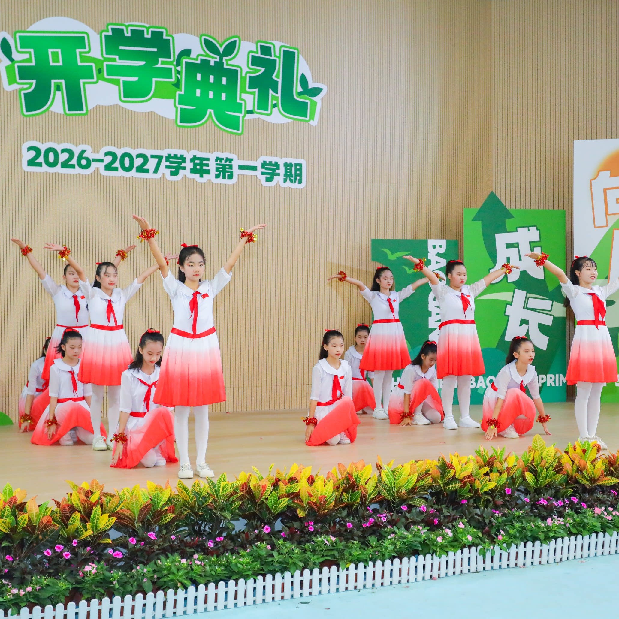 新款儿童大合唱演出服女童红领巾中小学生诗歌朗诵舞蹈红色表演服