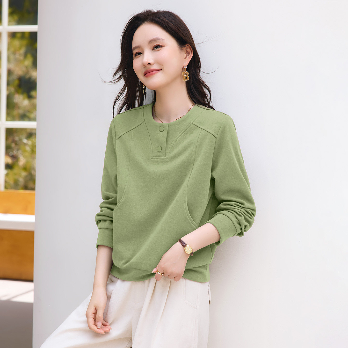 正肩卫衣女圆领套头宽松显瘦