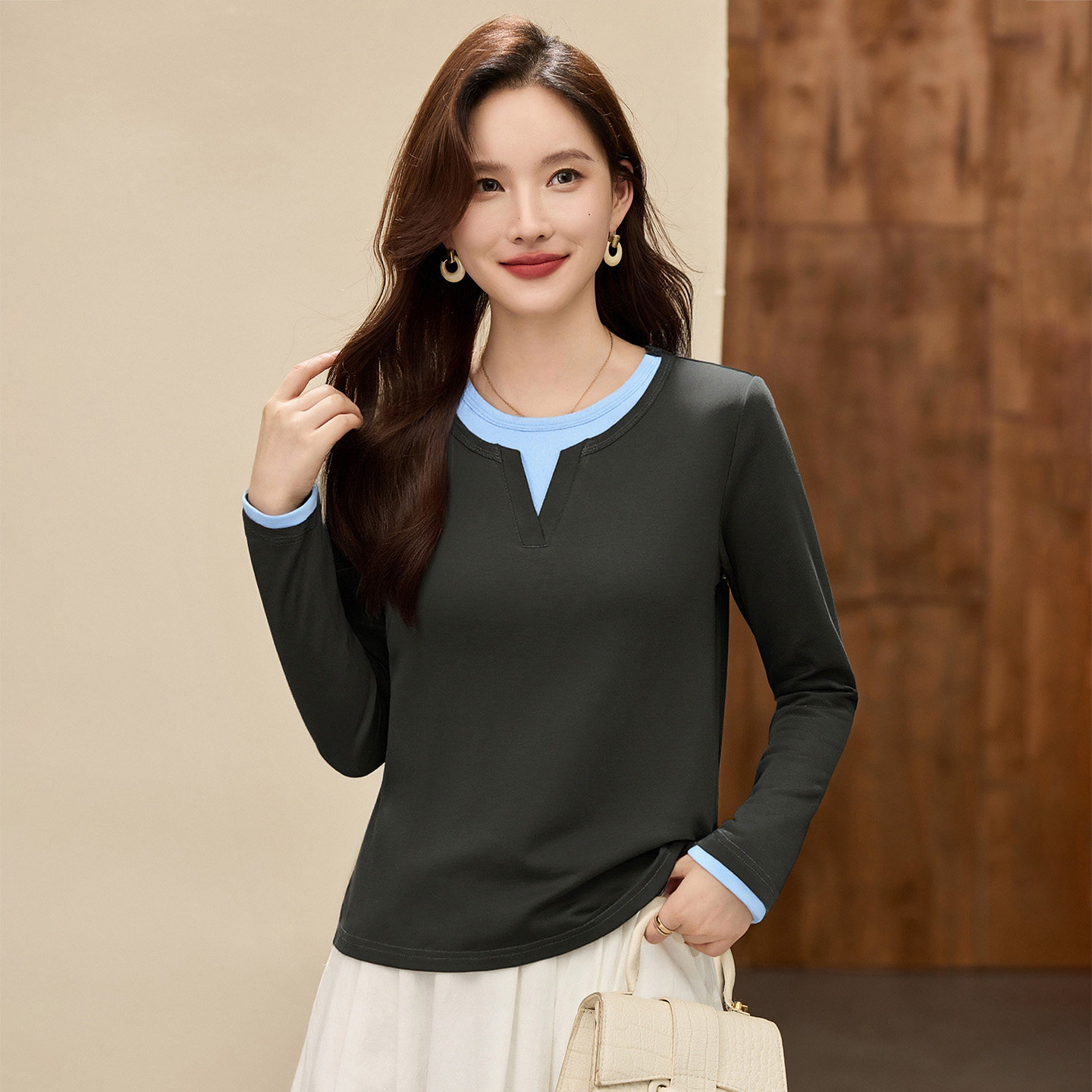春秋长袖t恤女打底衫2026新款内搭可外穿高级感圆领正肩爆款上衣