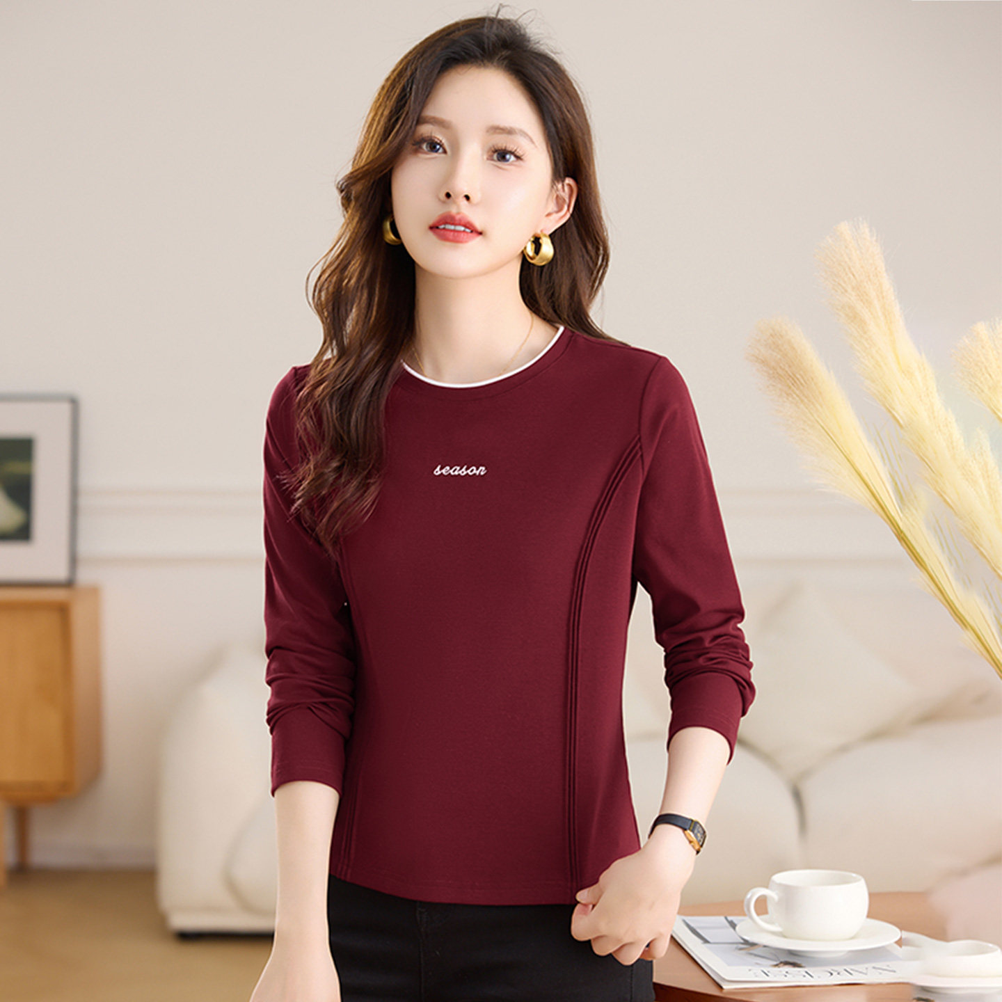 刺绣长袖T恤女2026新款春季设计感小众洋气显瘦正肩内搭圆领上衣