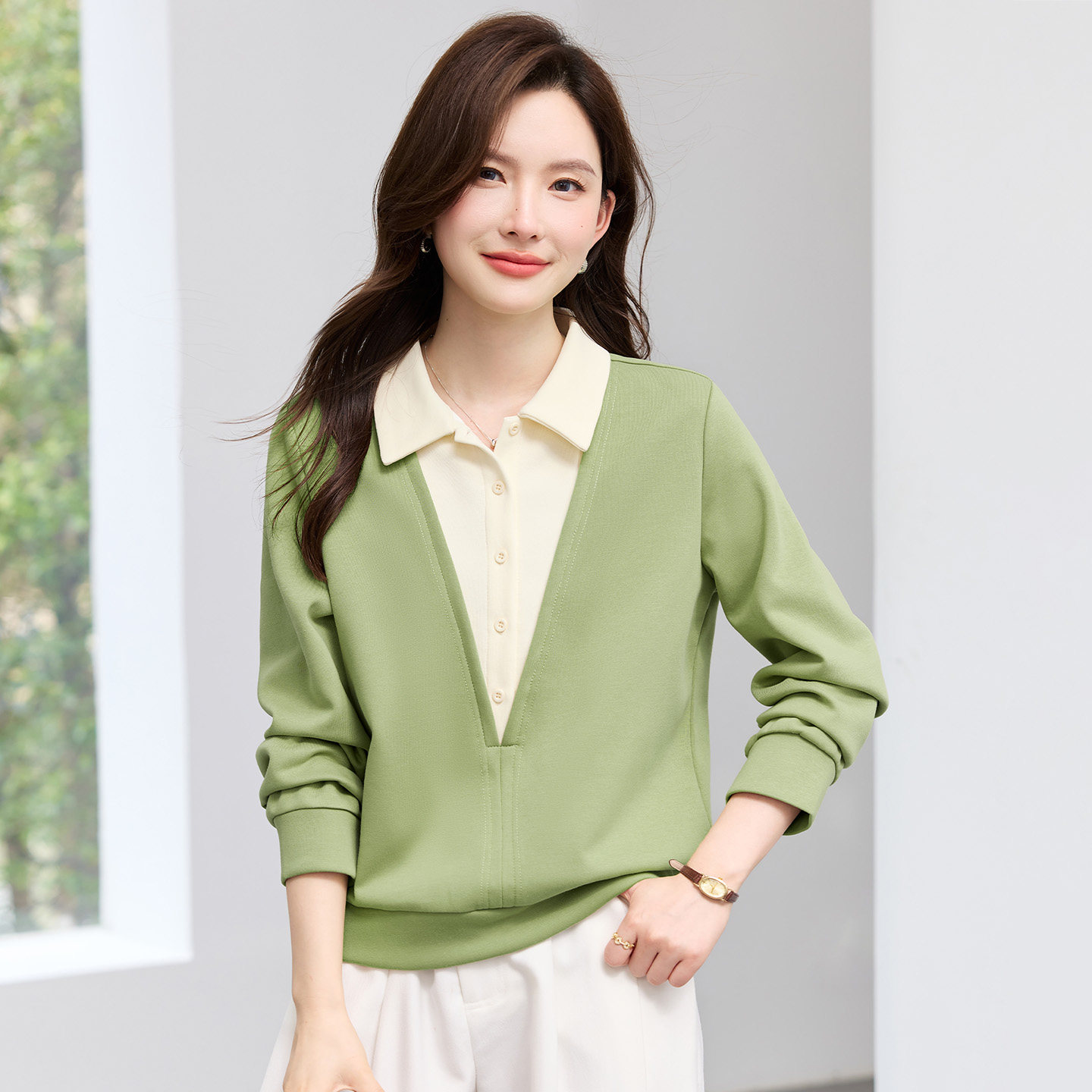 绿色假两件卫衣女款2026春季新款正肩polo领拼接洋气宽松无帽上衣