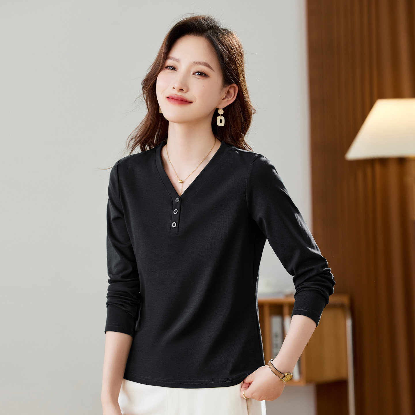 黑色v领长袖T恤女2026新款春季洋气修身显瘦正肩内搭可外穿打底衫