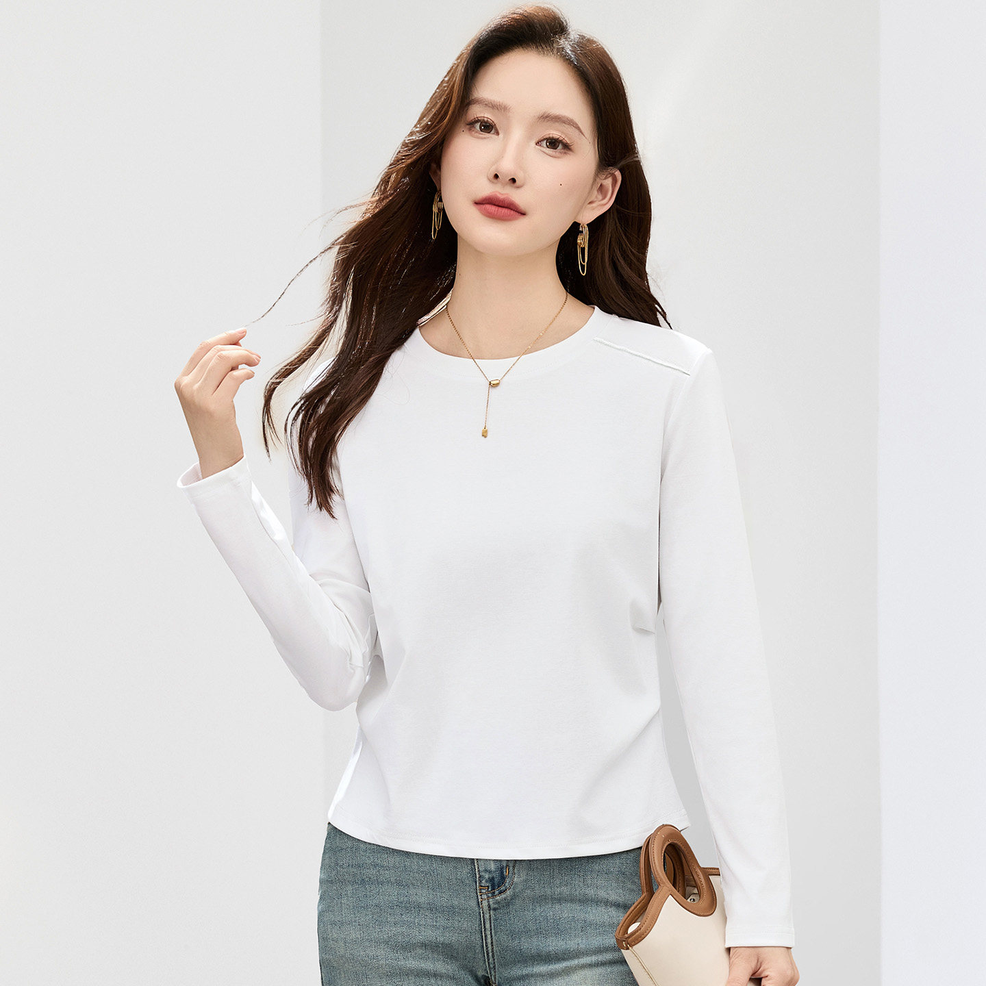 圆领长袖T恤女2026新款春季内搭可外穿上衣显瘦设计感正肩打底衫
