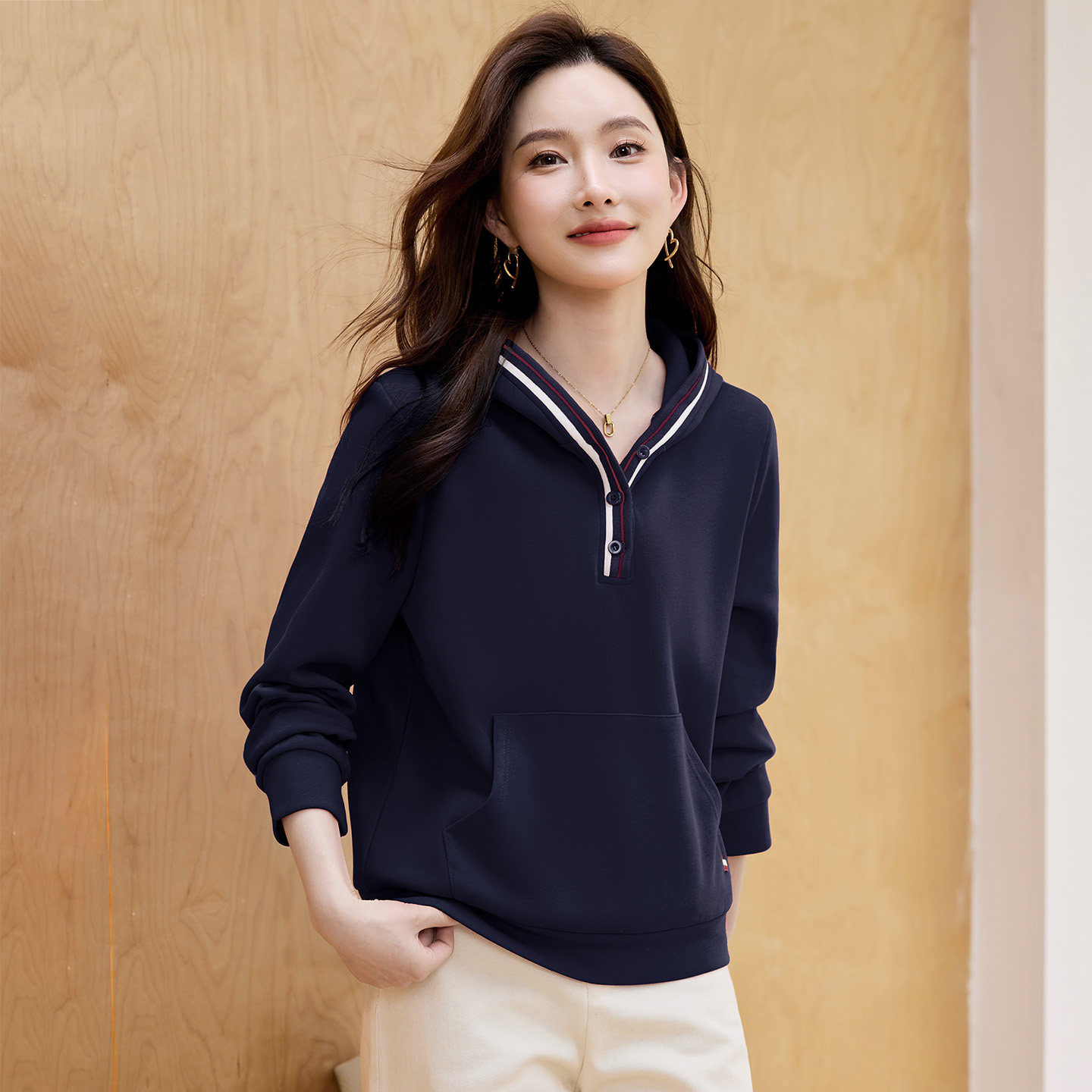 正肩v领连帽卫衣女2026新款春季宽松洋气小个子休闲薄款长袖外套