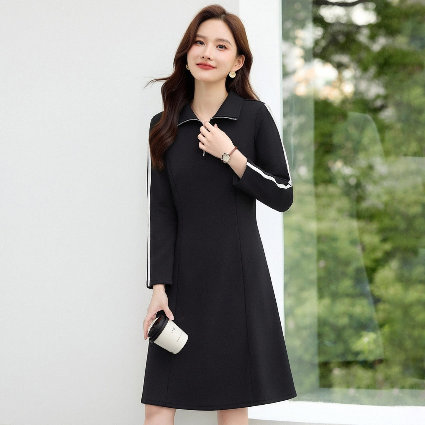 赫本风黑色连衣裙女2026新款春夏翻领气质长袖收腰小香风连身裙子