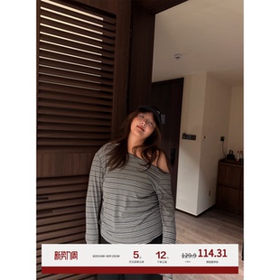 老章和小胖PONGKIKI姐感斜肩T恤女大码 上衣春 休闲百搭松弛感长袖