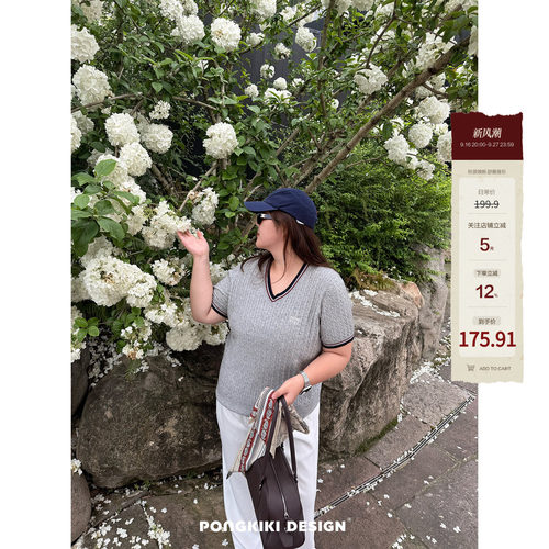 老章和小胖PONGKIKI大码女藤校风绞花V领针织短袖T胖mm夏质感上衣