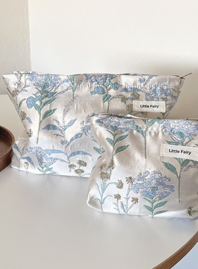 2026新款高级感便携式大容量化妆包杂物旅行内胆刺绣卫生巾收纳包