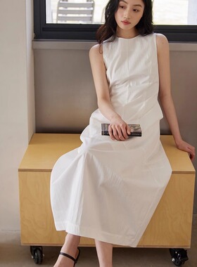 GINNKEE 法式无袖白色连衣裙女夏拼接收腰黑色领证背心裙花苞长裙