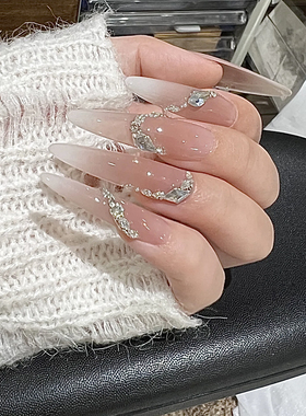 ElsaNail高品质手工定制秋冬显白裸色腮红纯欲高级穿戴甲新娘婚甲