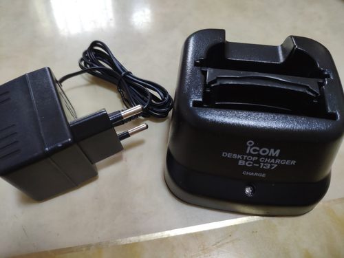 ICOM对讲机V8 V82 F11 F22 IC-F3G F4G A6 A24充电器BC-137