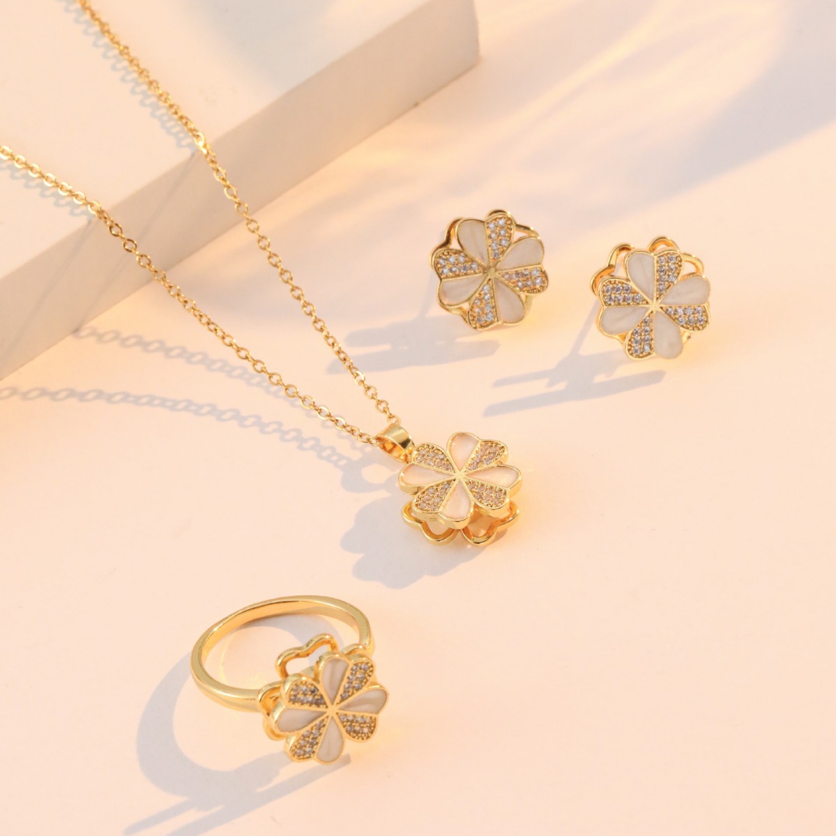 项链女韩版旋转跨境爱心锆石吊坠时尚锁骨链时尚耳环戒指项链百搭