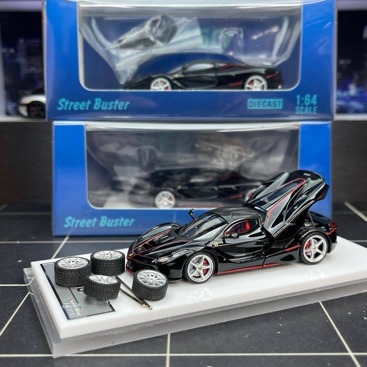 Street Buster 1:64 法拉利F150拉法 黑色敞篷开盖 合金汽车模型
