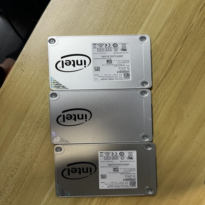 intel pro 5400s 240g固态有4
