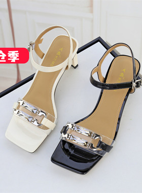清仓II可媚夏款牛漆皮亮片金属扣粗高跟拼色露趾凉鞋女KB23632-30