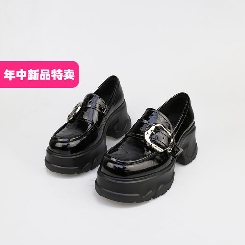 可媚圆头牛漆皮金属扣松糕底单鞋