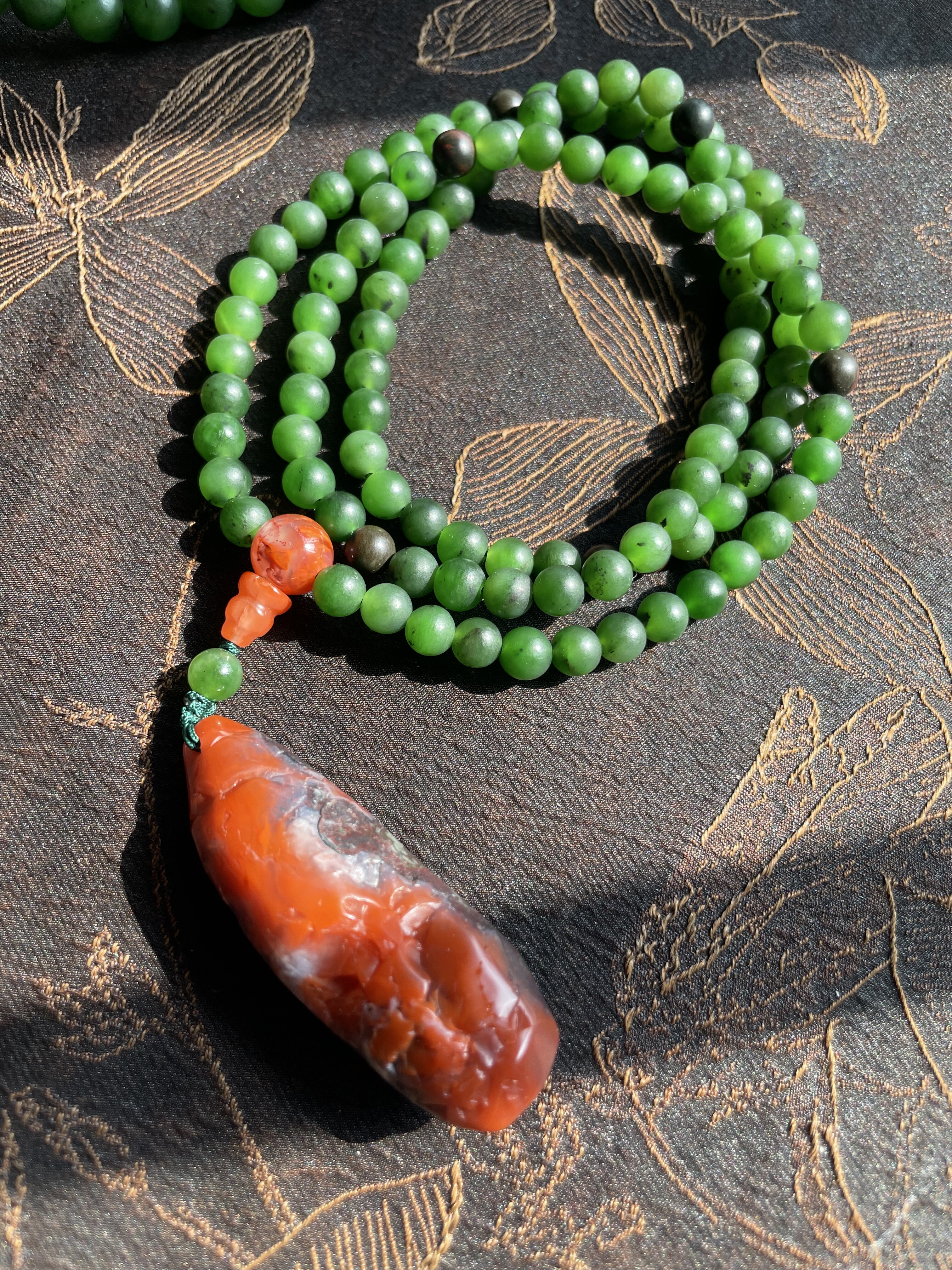 新疆和田碧玉阳绿辣绿籽料南红玛瑙带皮原石多圈手链项链